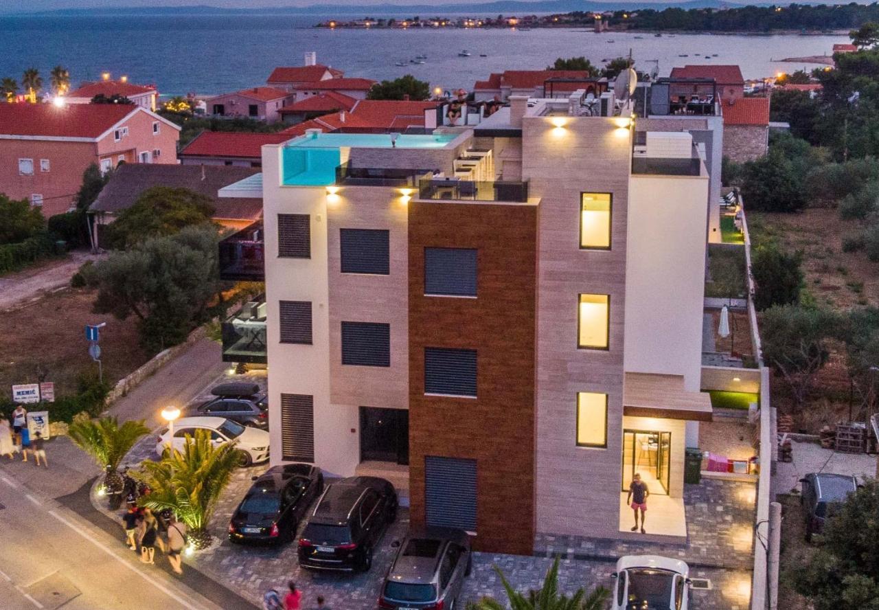 Grandpalazzo Apartments Vir Bagian luar foto