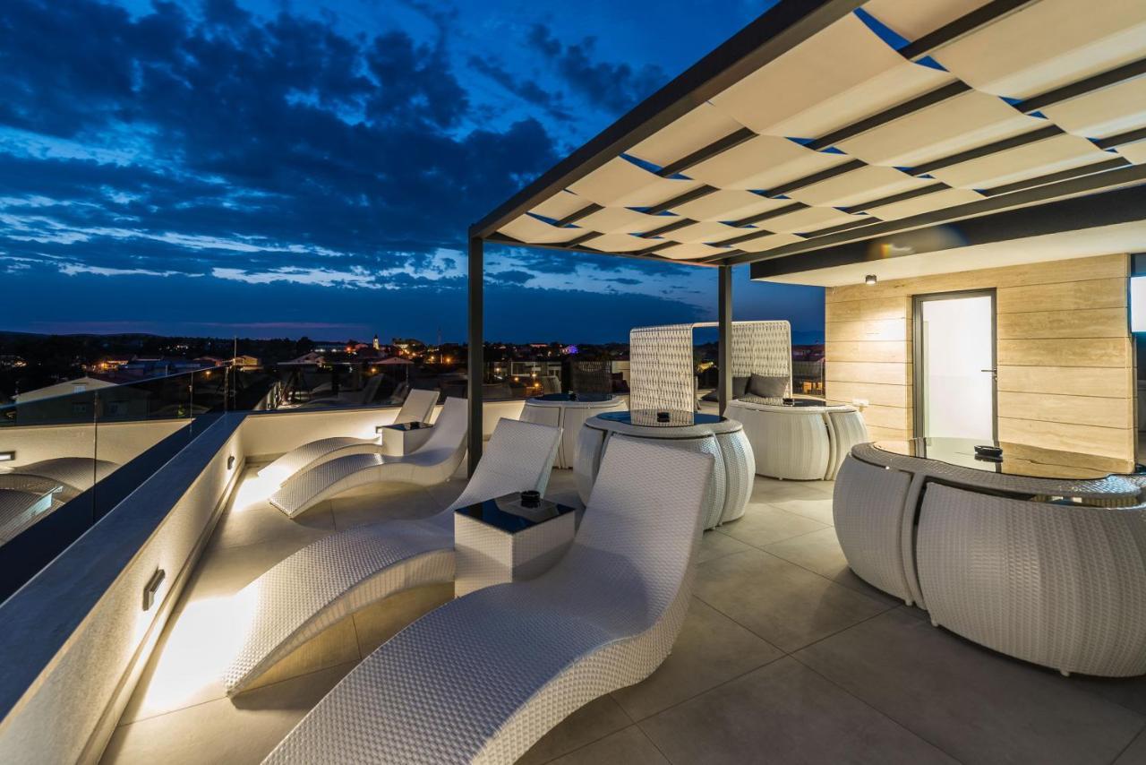 Grandpalazzo Apartments Vir Bagian luar foto