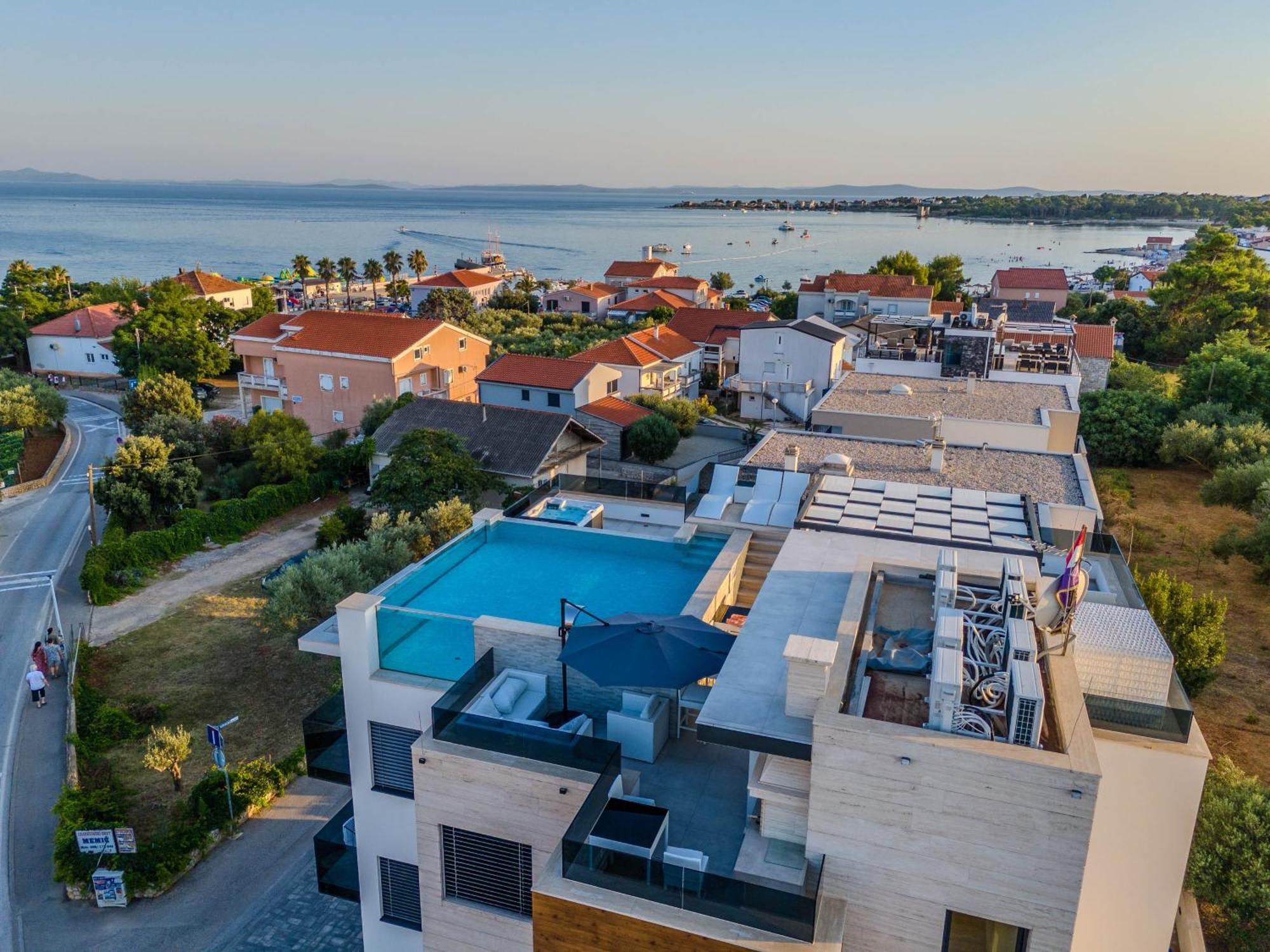 Grandpalazzo Apartments Vir Bagian luar foto
