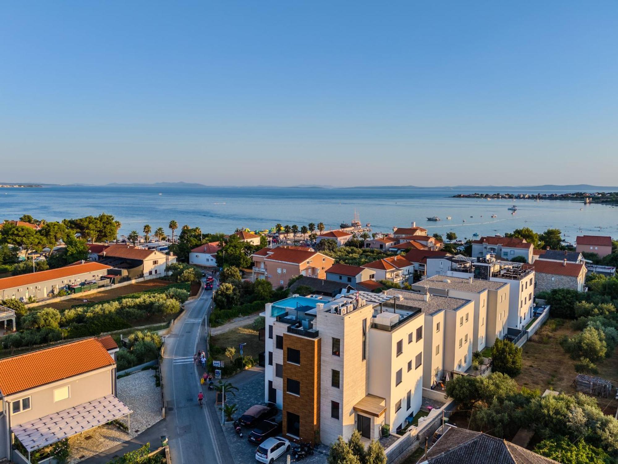 Grandpalazzo Apartments Vir Bagian luar foto