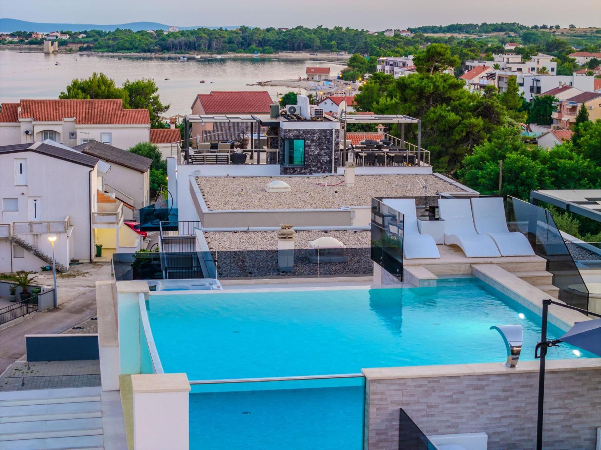 Grandpalazzo Apartments Vir Bagian luar foto