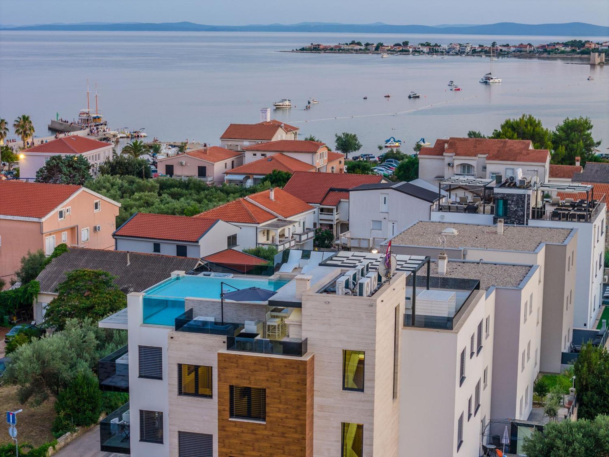 Grandpalazzo Apartments Vir Bagian luar foto