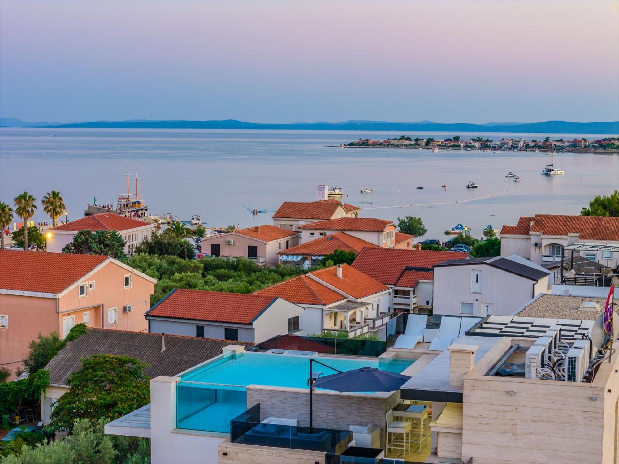 Grandpalazzo Apartments Vir Bagian luar foto