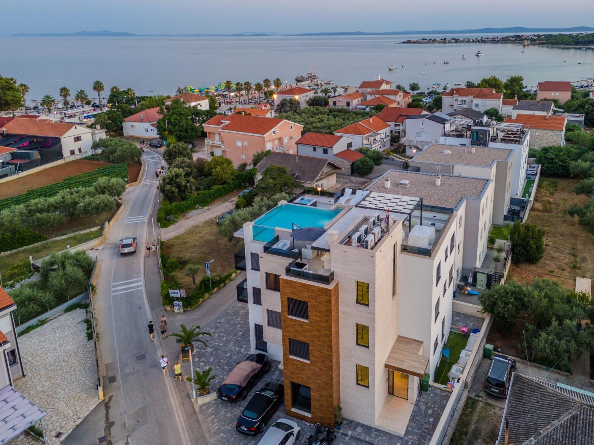 Grandpalazzo Apartments Vir Bagian luar foto