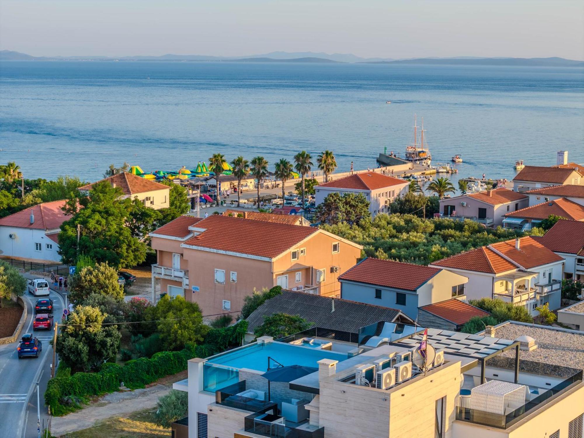 Grandpalazzo Apartments Vir Bagian luar foto