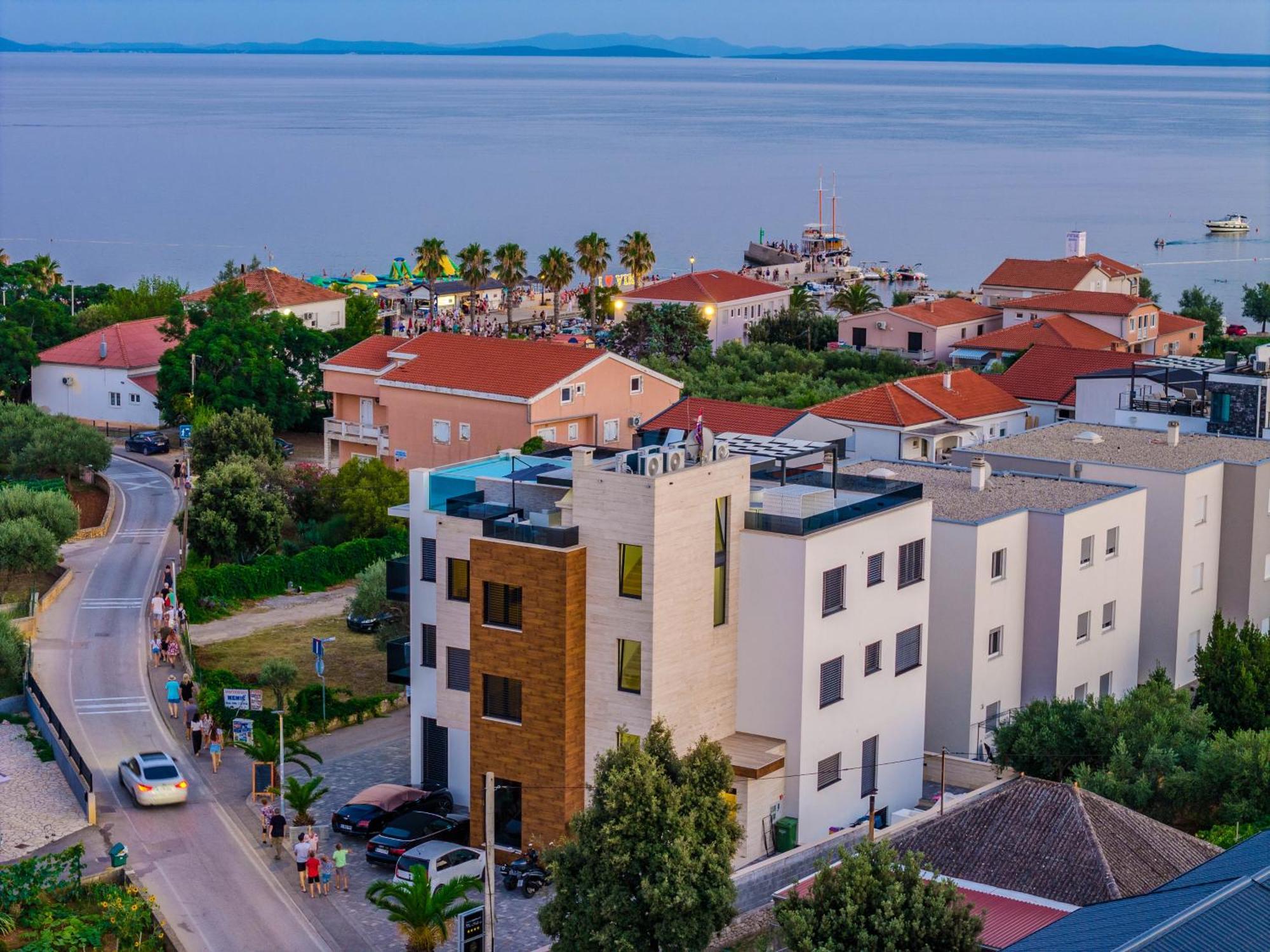 Grandpalazzo Apartments Vir Bagian luar foto