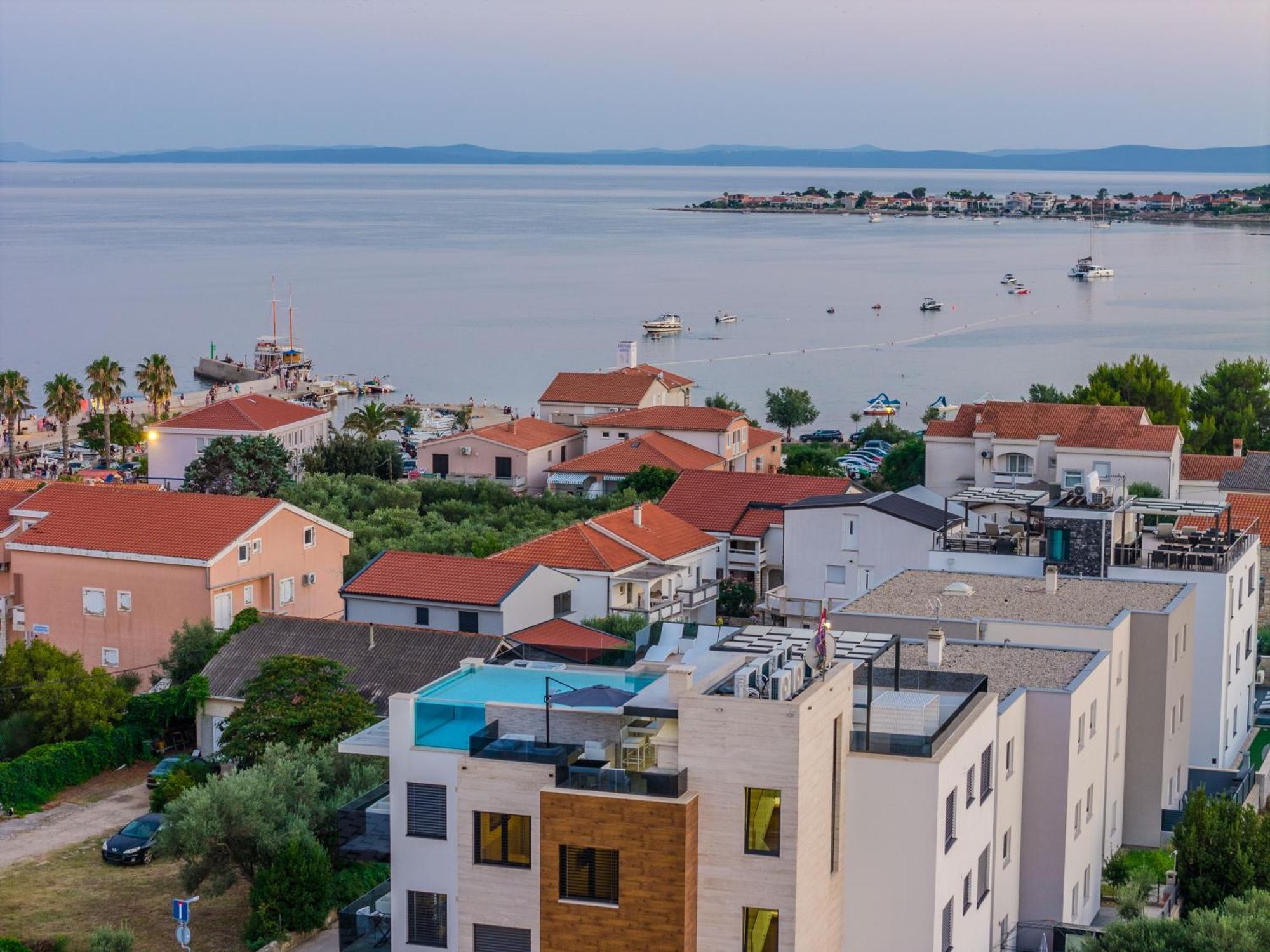Grandpalazzo Apartments Vir Bagian luar foto