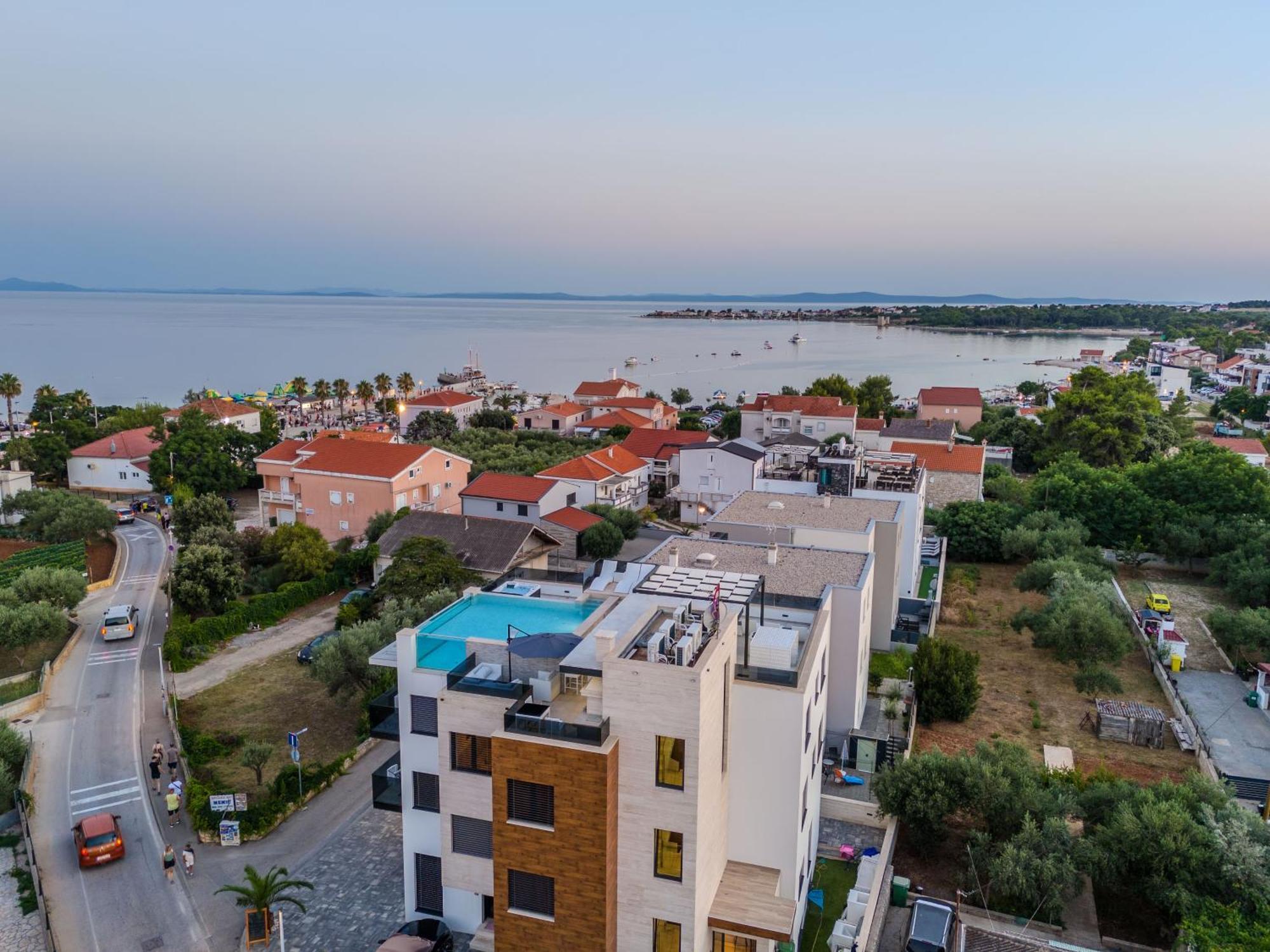 Grandpalazzo Apartments Vir Bagian luar foto