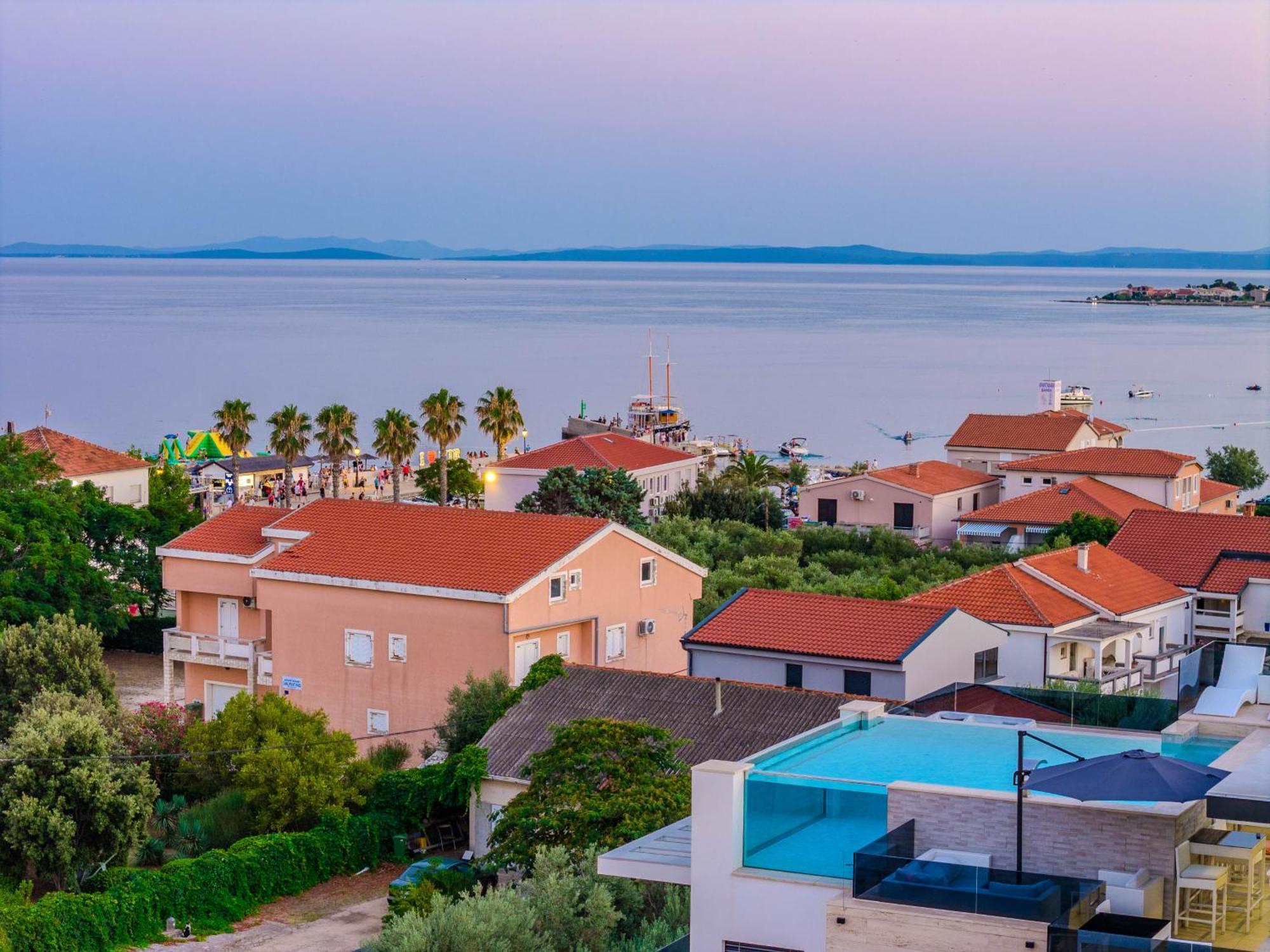Grandpalazzo Apartments Vir Bagian luar foto