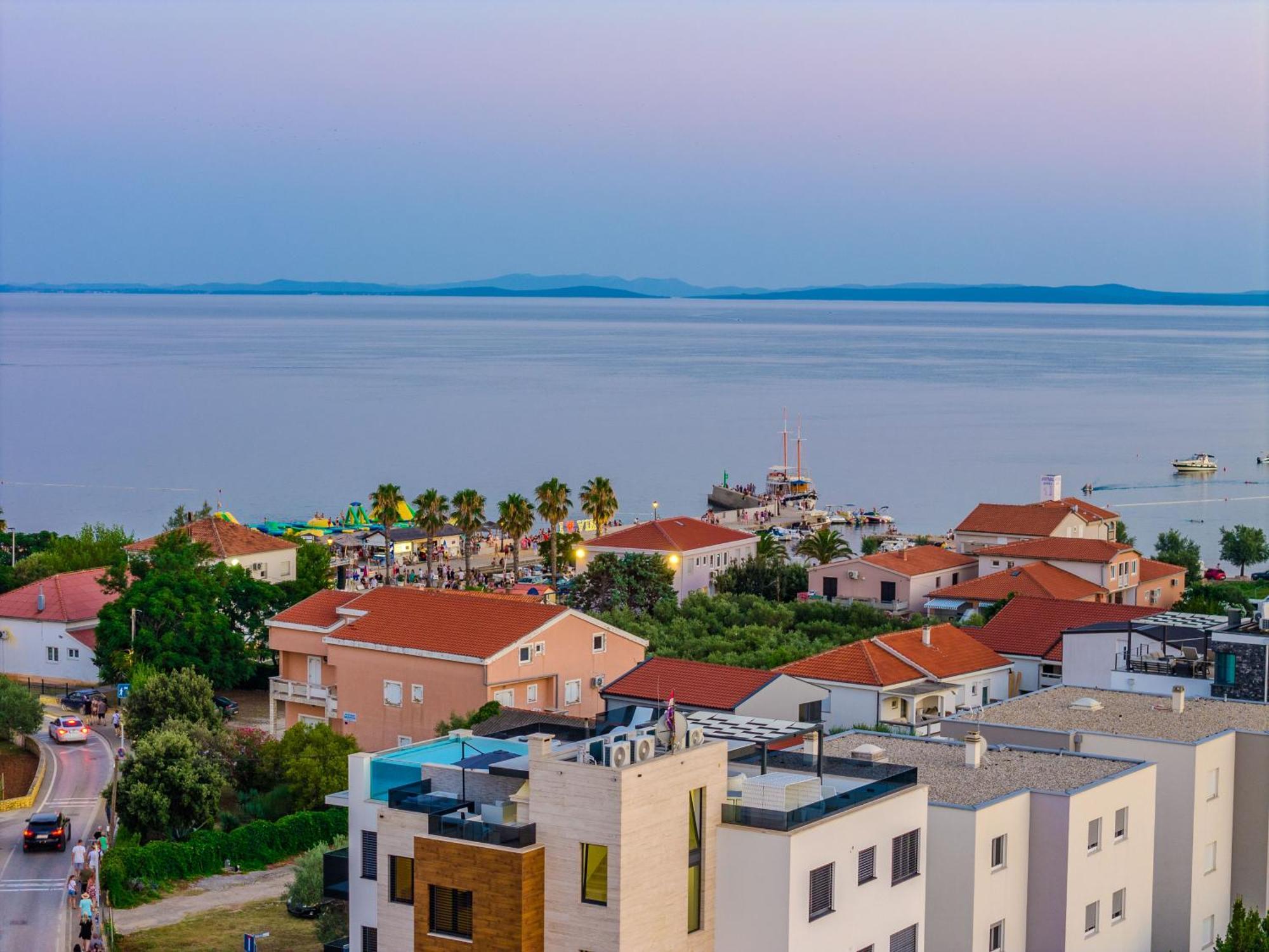 Grandpalazzo Apartments Vir Bagian luar foto