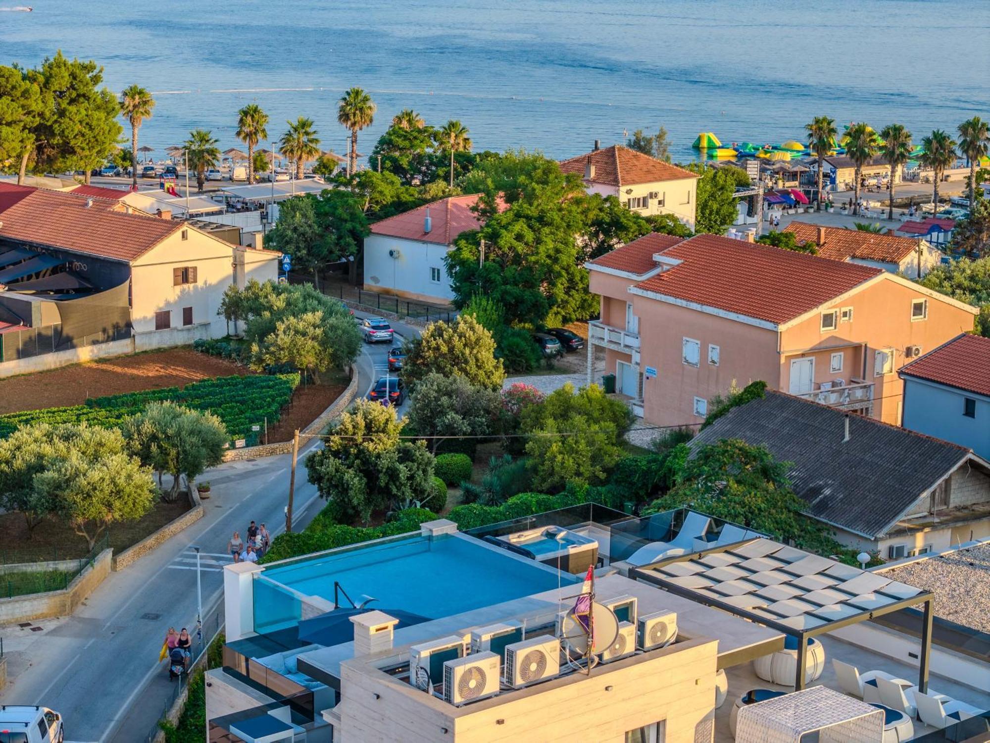 Grandpalazzo Apartments Vir Bagian luar foto